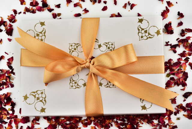 Gül Yapraklı Güllü Lokum 400 gr. - 